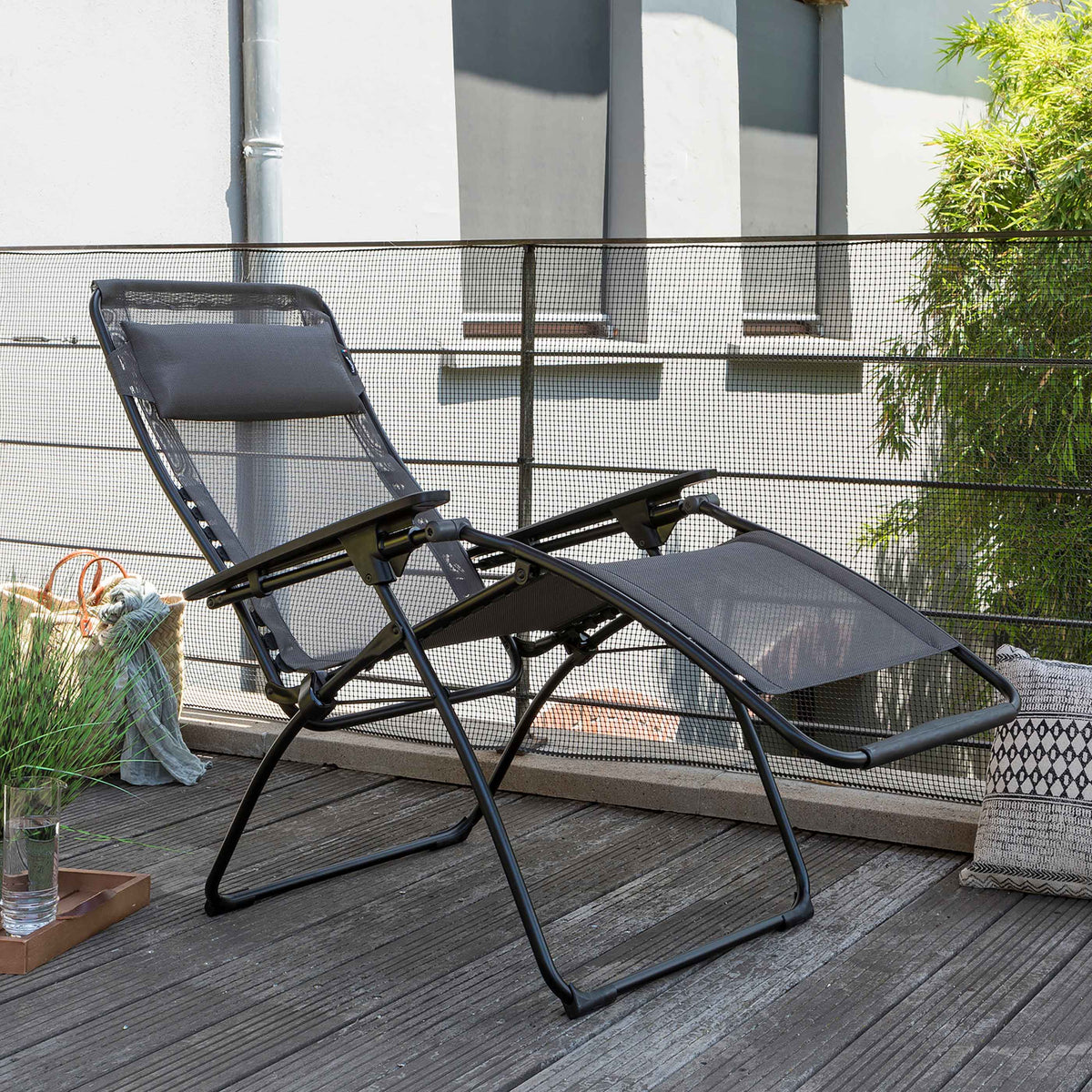 RECLINING CHAIR