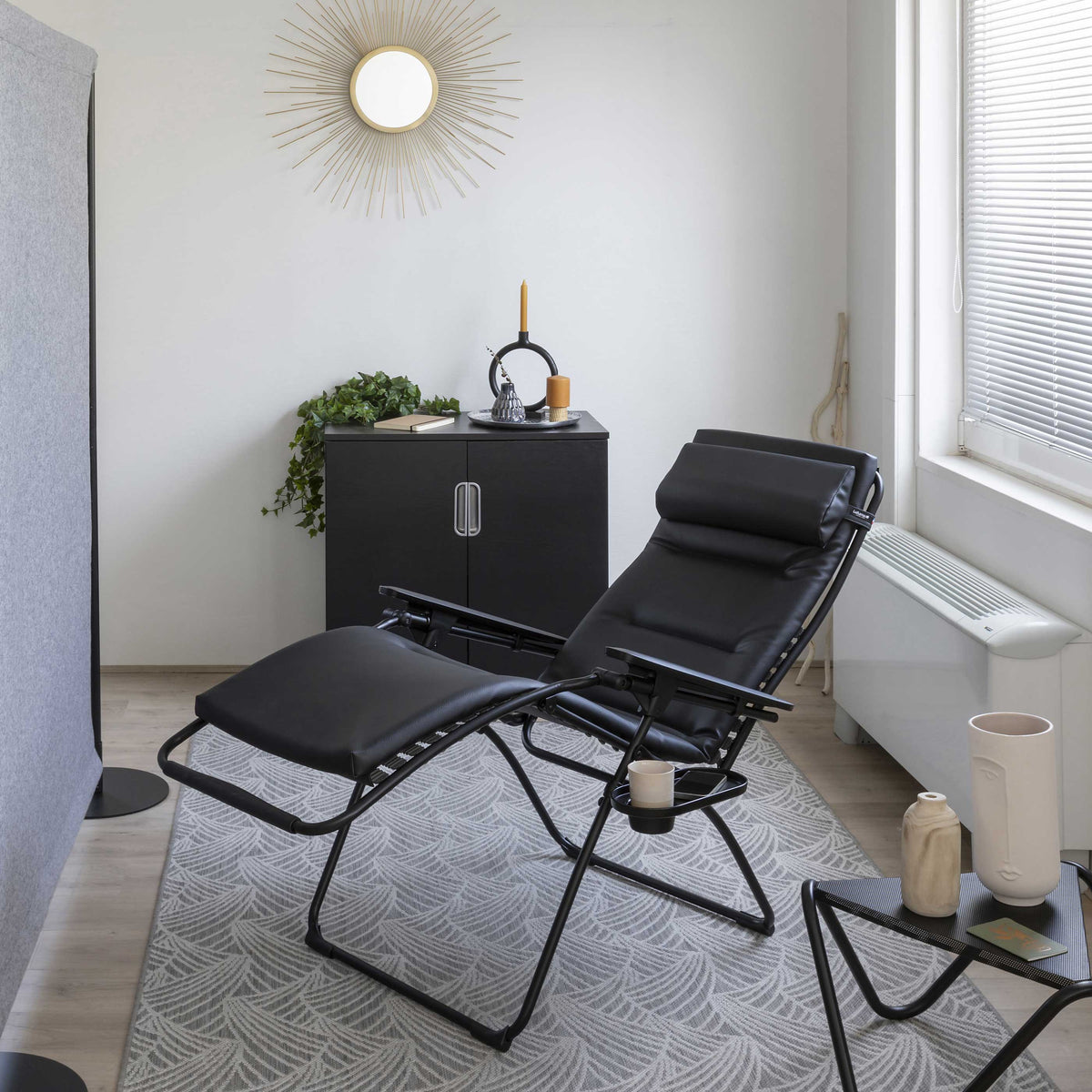 INDOOR RECLINING CHAIR